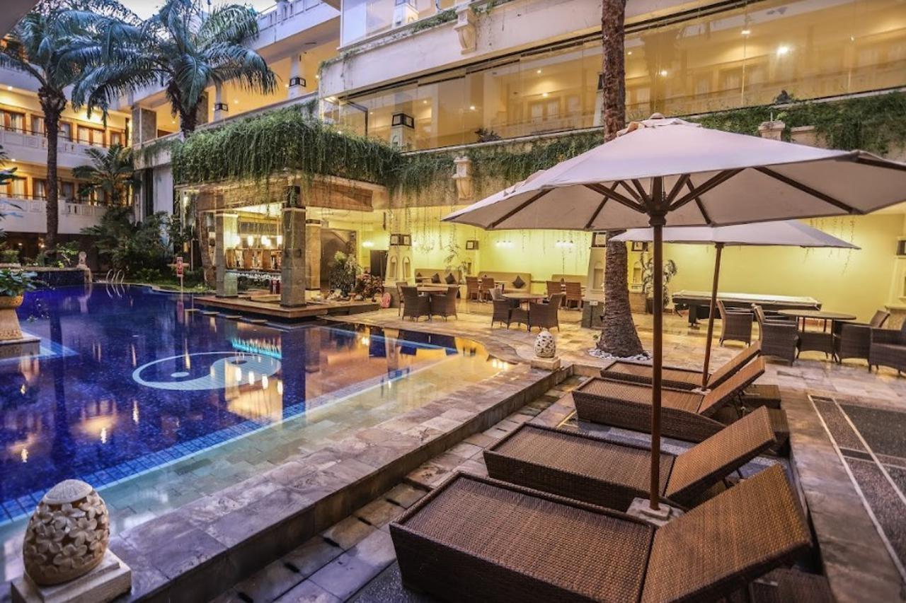 Famous Hotel Kuta Formerly Permata Kuta Hotel Buitenkant foto