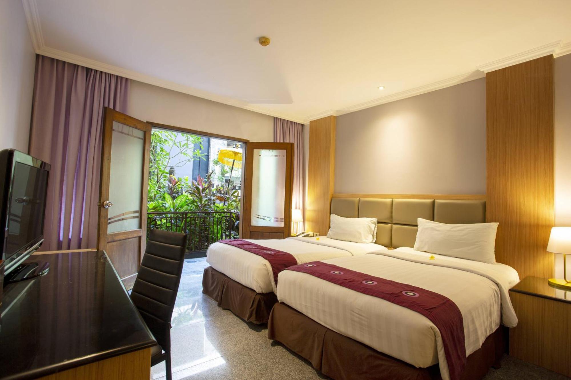 Famous Hotel Kuta Formerly Permata Kuta Hotel Buitenkant foto