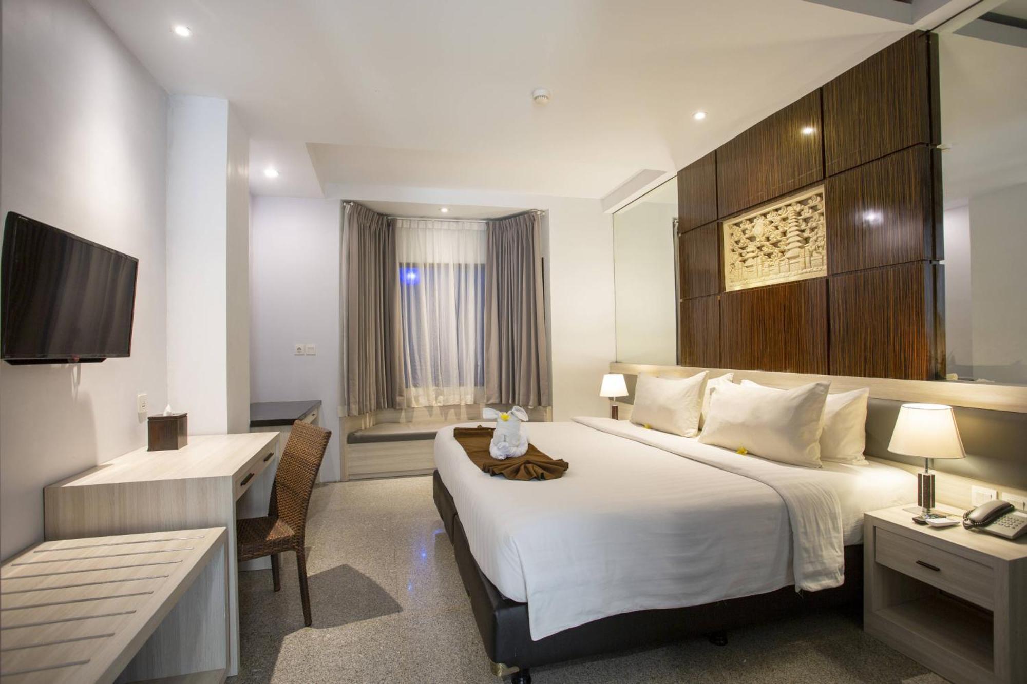 Famous Hotel Kuta Formerly Permata Kuta Hotel Buitenkant foto