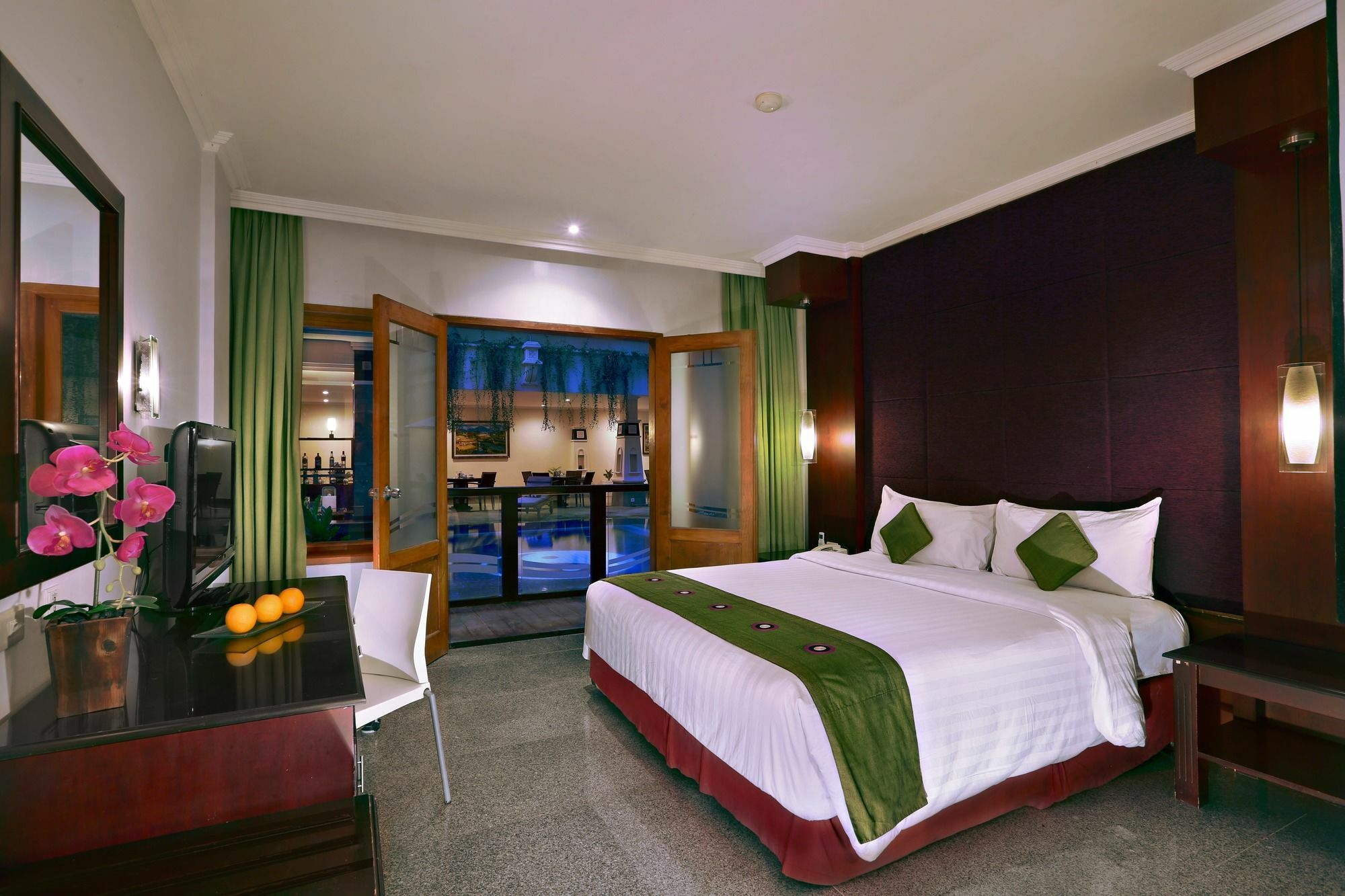 Famous Hotel Kuta Formerly Permata Kuta Hotel Buitenkant foto