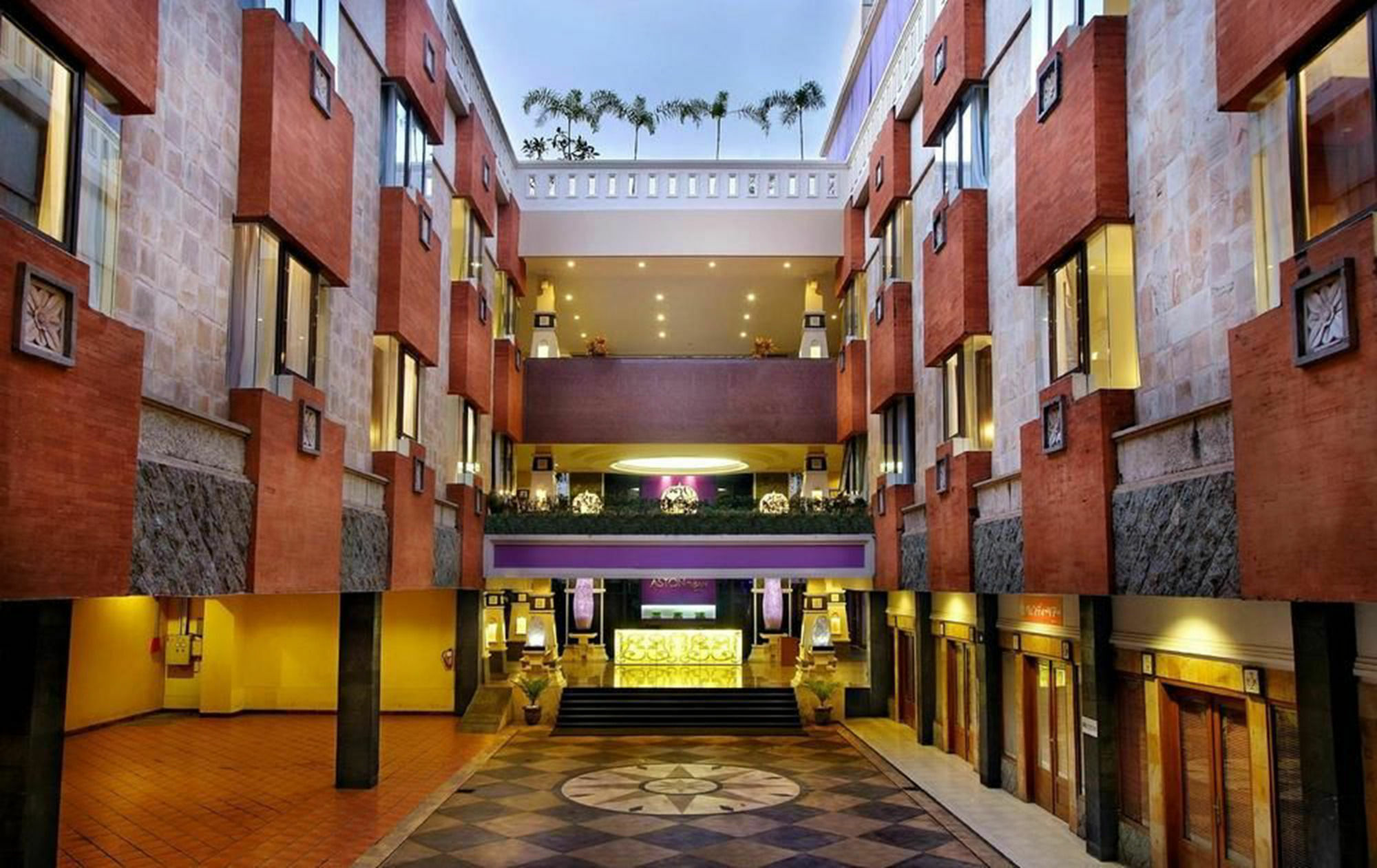 Famous Hotel Kuta Formerly Permata Kuta Hotel Buitenkant foto